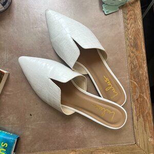Lulus size 10 womens white flats
